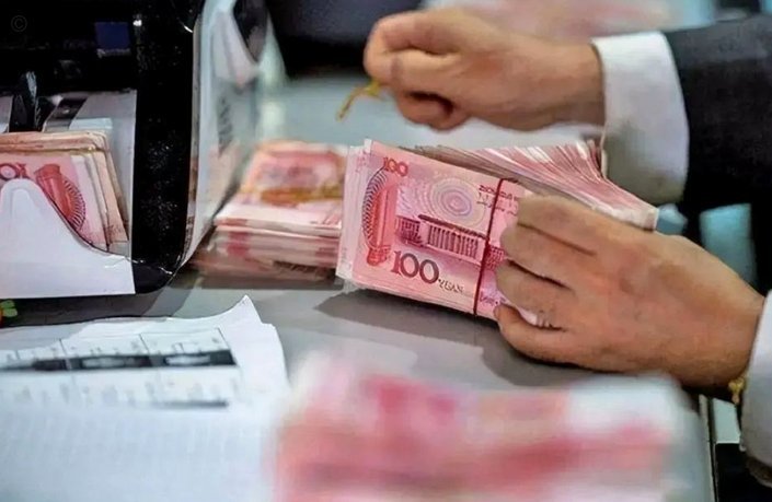 帮别人套现5000元违法吗？